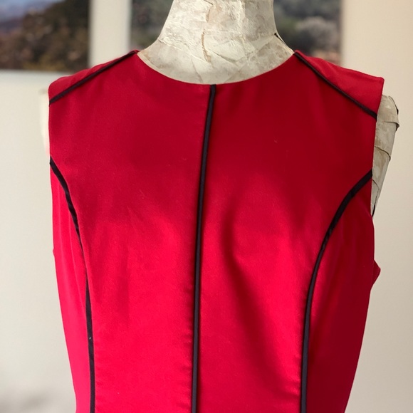 Red fitted dress with navy piping accents - Picture 3 of 6